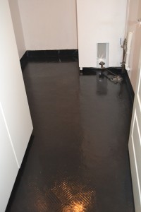 Vaskerom steg 2: Maling av gulv
